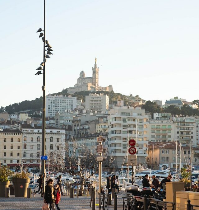 L’Art de Vivre à Marseille : Entre Mer, Soleil et Pastis